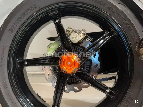 KTM 1390 Super Duke R - Vista 14