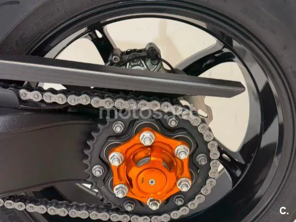 KTM 1390 Super Duke R - Vista 15