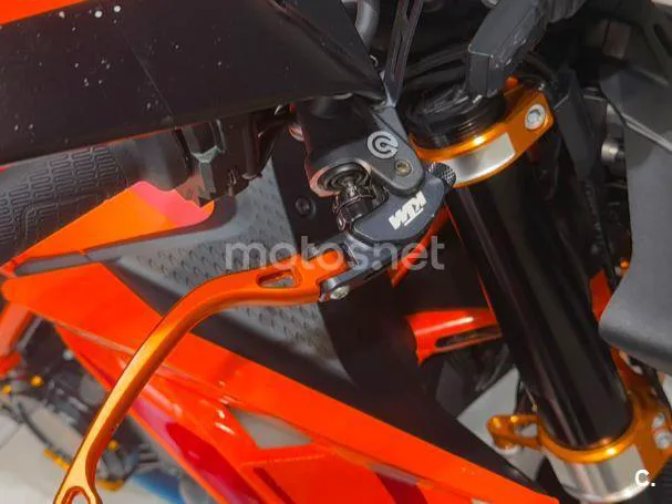 KTM 1390 Super Duke R - Vista 16