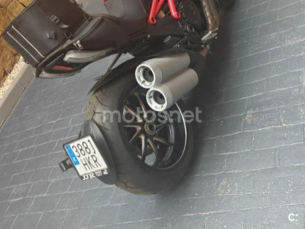 Ducati Diavel - Vista 5