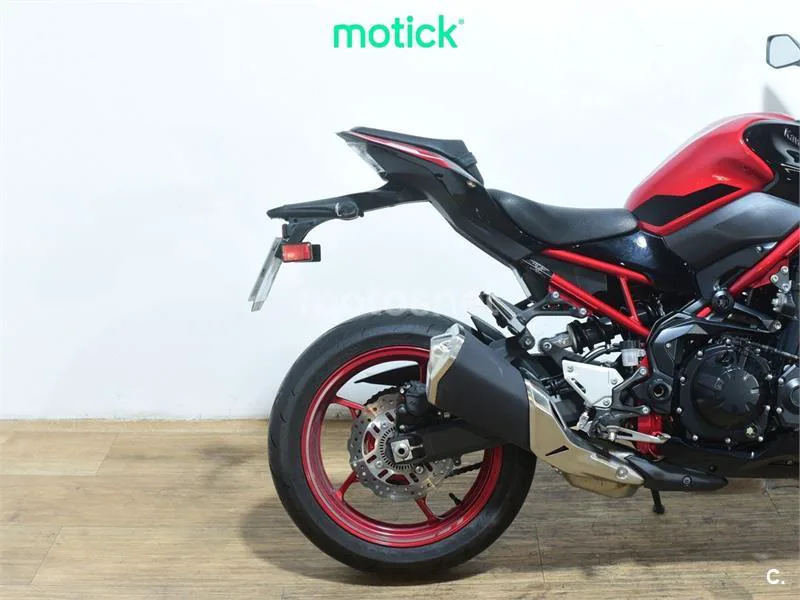 Kawasaki Z900 - Vista 3