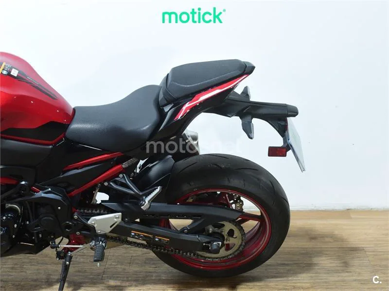 Kawasaki Z900 - Vista 9