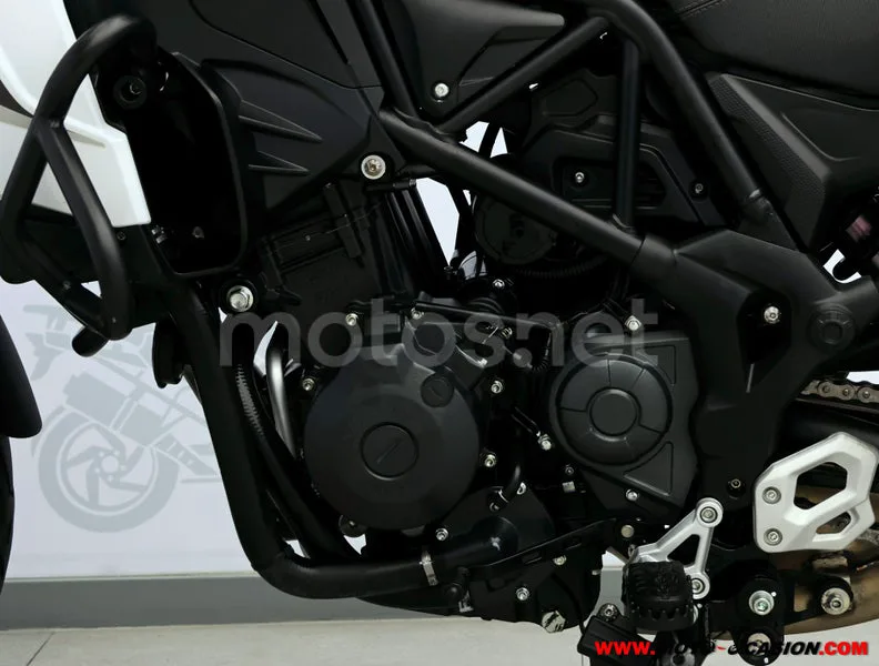 Benelli TRK 502 - Vista 10