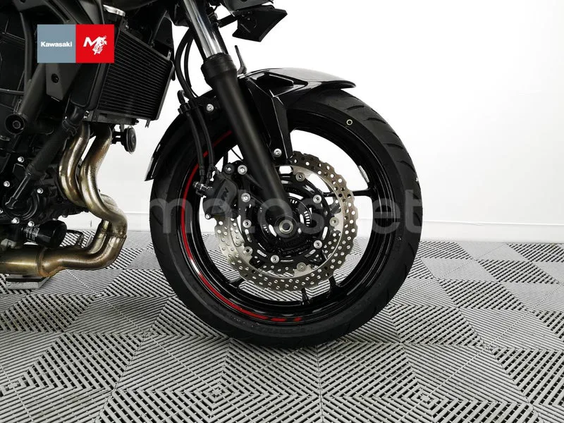 Kawasaki Z650 - Vista 12