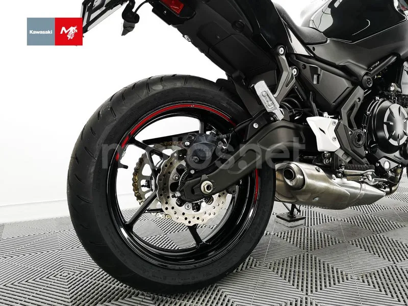 Kawasaki Z650 - Vista 13
