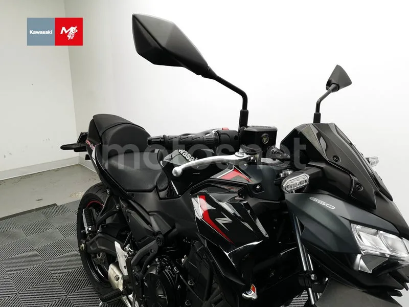 Kawasaki Z650 - Vista 14