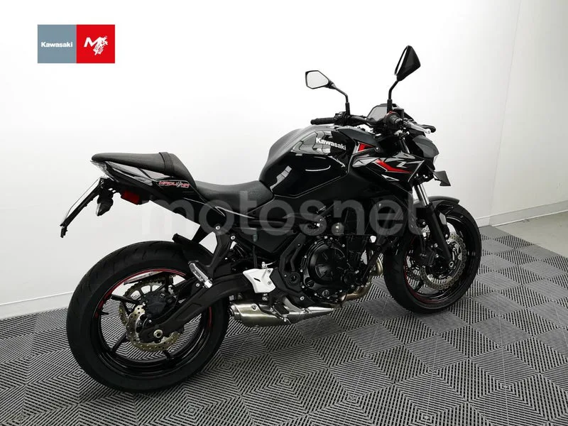 Kawasaki Z650 - Vista 4