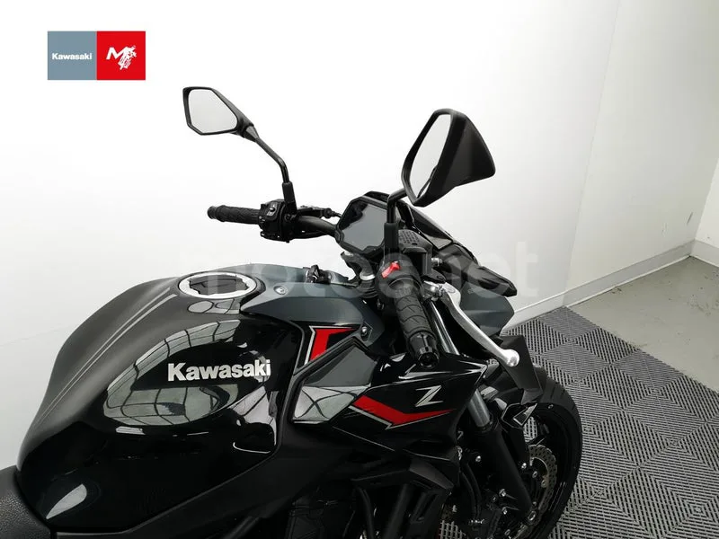 Kawasaki Z650 - Vista 8