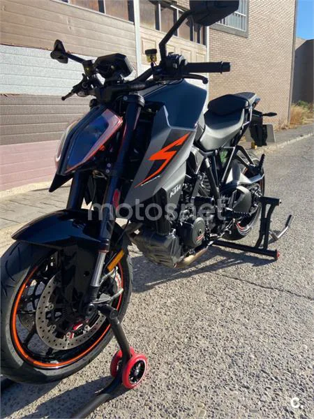 KTM 1290 Super Duke R - Vista 3