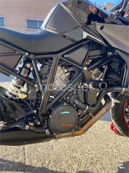 KTM 1290 Super Duke R - Vista 4