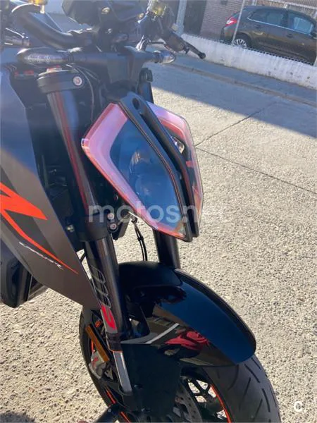 KTM 1290 Super Duke R - Vista 5