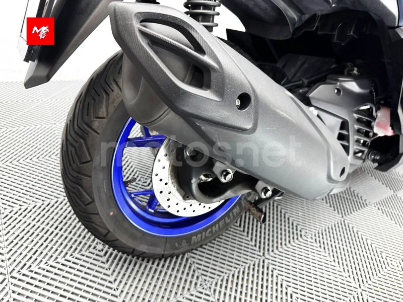 Yamaha XMAX 125 - Vista 17