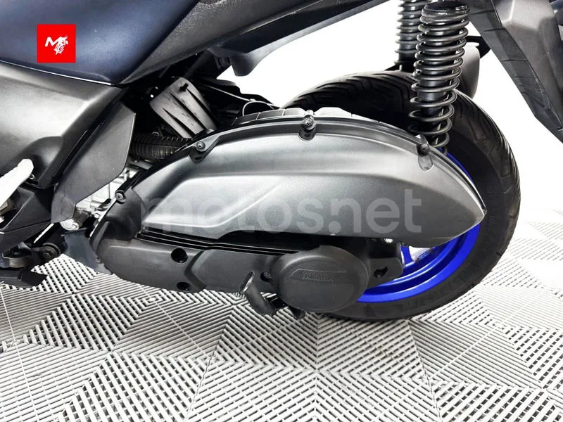 Yamaha XMAX 125 - Vista 24