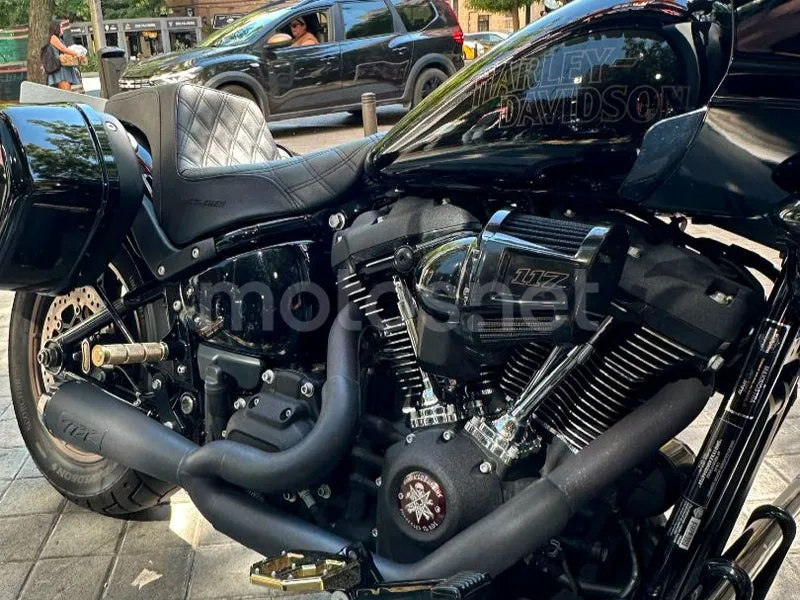 Harley-Davidson Low Rider ST - Vista 11