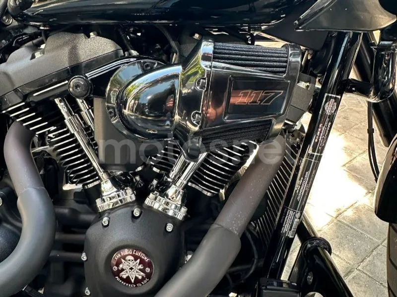 Harley-Davidson Low Rider ST - Vista 3