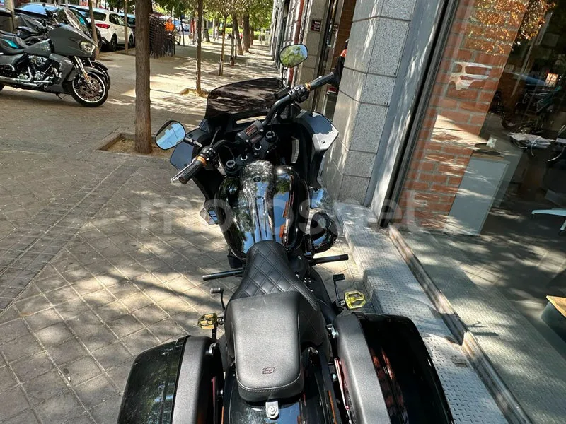 Harley-Davidson Low Rider ST - Vista 4