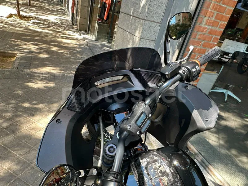 Harley-Davidson Low Rider ST - Vista 6