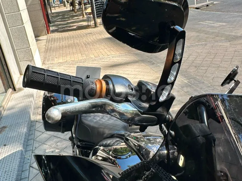 Harley-Davidson Low Rider ST - Vista 9