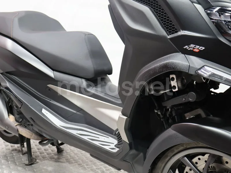 Piaggio MP3 530 Exclusive - Vista 12