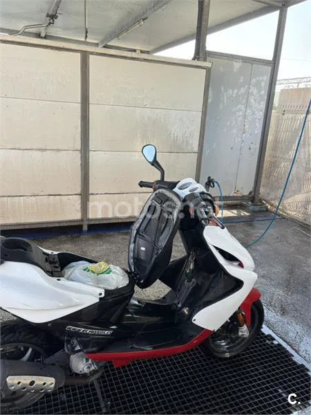 Yamaha Aerox R - Vista 4