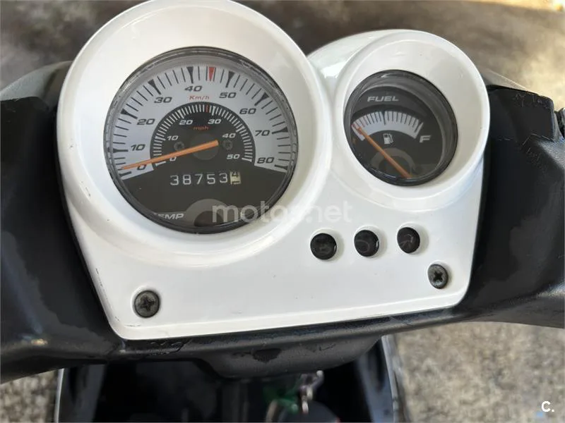 Yamaha Aerox R - Vista 7