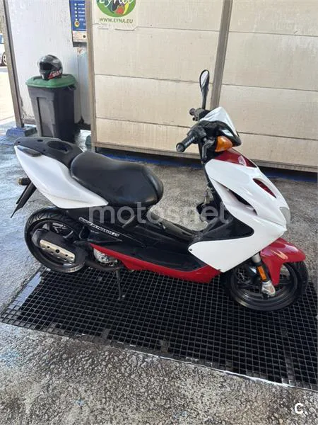 Yamaha Aerox R - Vista 8