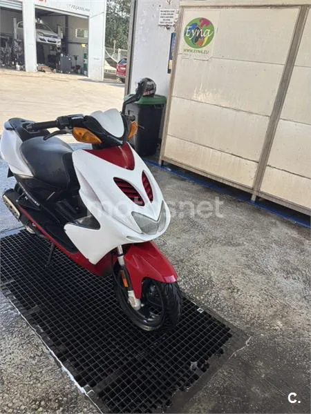 Yamaha Aerox R - Vista 9