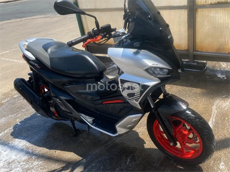 Aprilia SR GT 125 - Vista 3