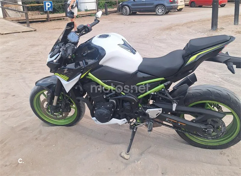 Kawasaki Z900 - Vista 4