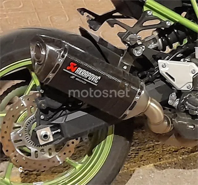 Kawasaki Z900 - Vista 8