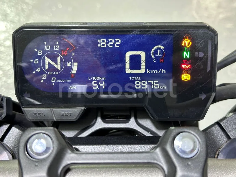 Honda CB650R - Vista 11