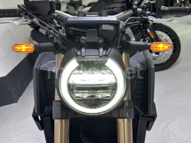 Honda CB650R - Vista 15