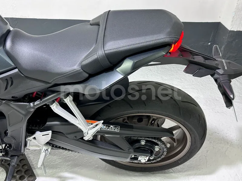 Honda CB650R - Vista 16