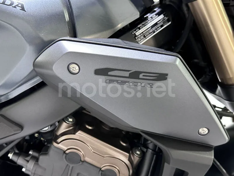 Honda CB650R - Vista 18
