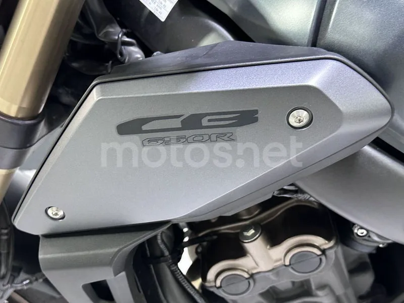 Honda CB650R - Vista 19
