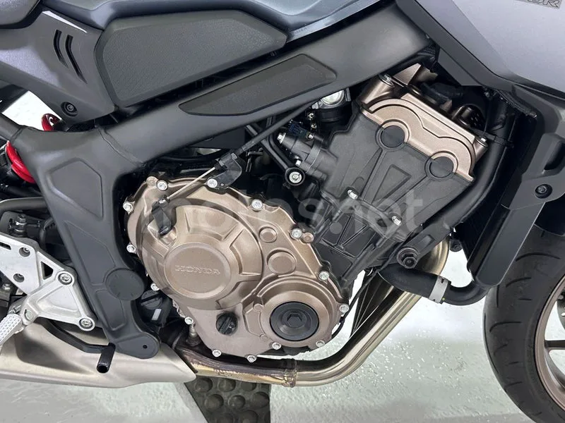 Honda CB650R - Vista 21