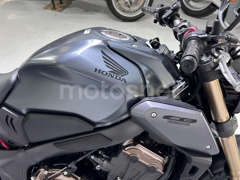 Honda CB650R - Vista 22