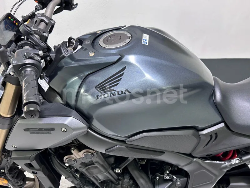 Honda CB650R - Vista 23