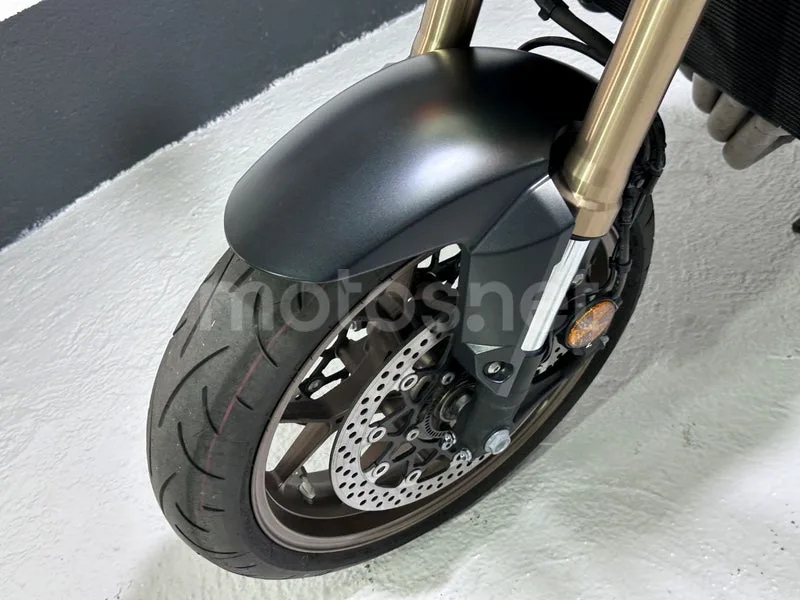 Honda CB650R - Vista 24