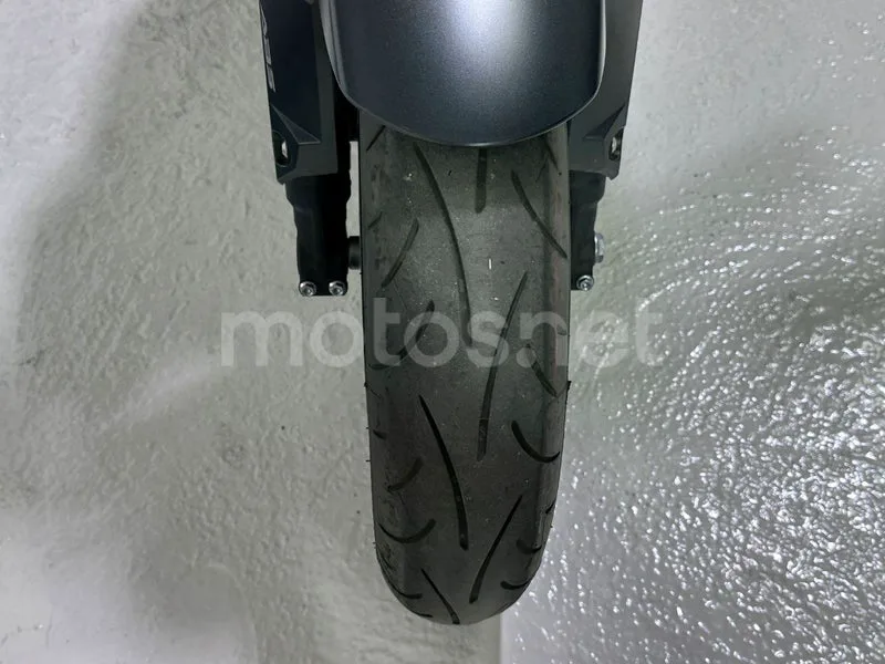 Honda CB650R - Vista 25