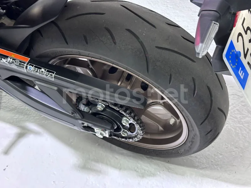 Honda CB650R - Vista 29