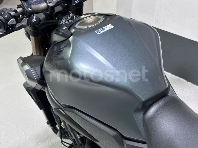 Honda CB650R - Vista 32