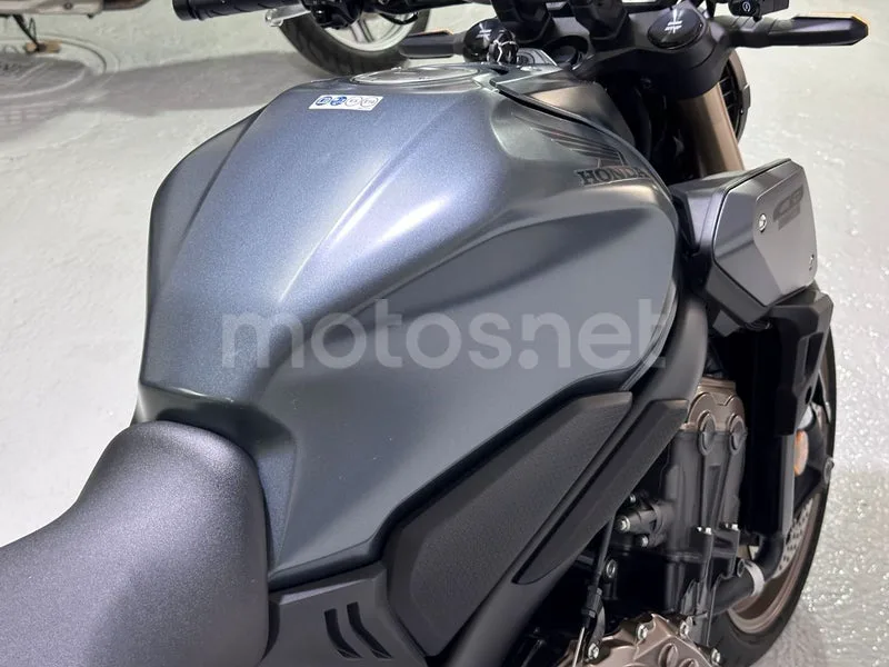 Honda CB650R - Vista 33