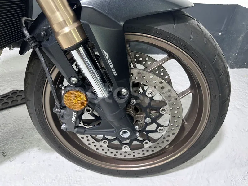 Honda CB650R - Vista 40
