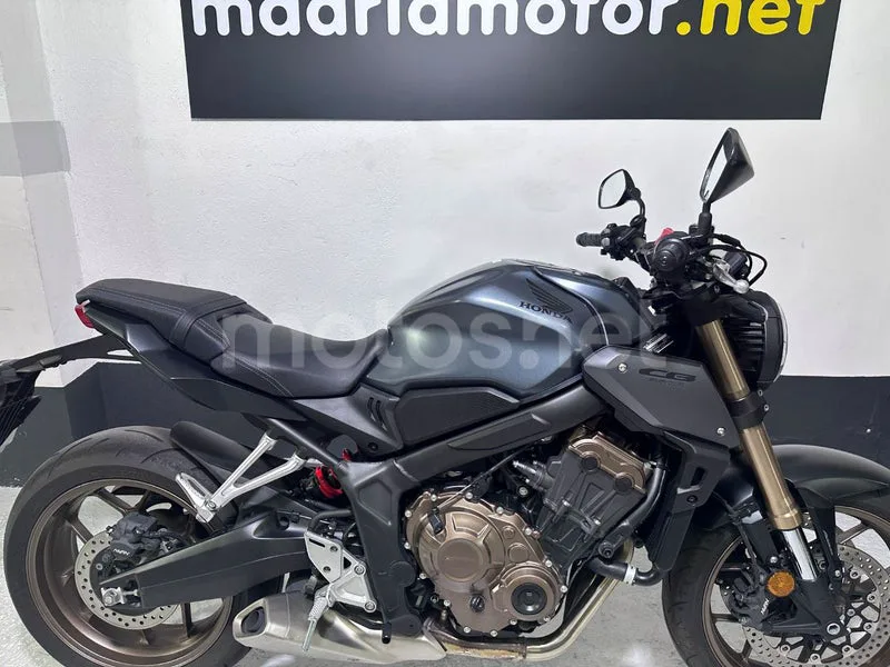Honda CB650R - Vista 8