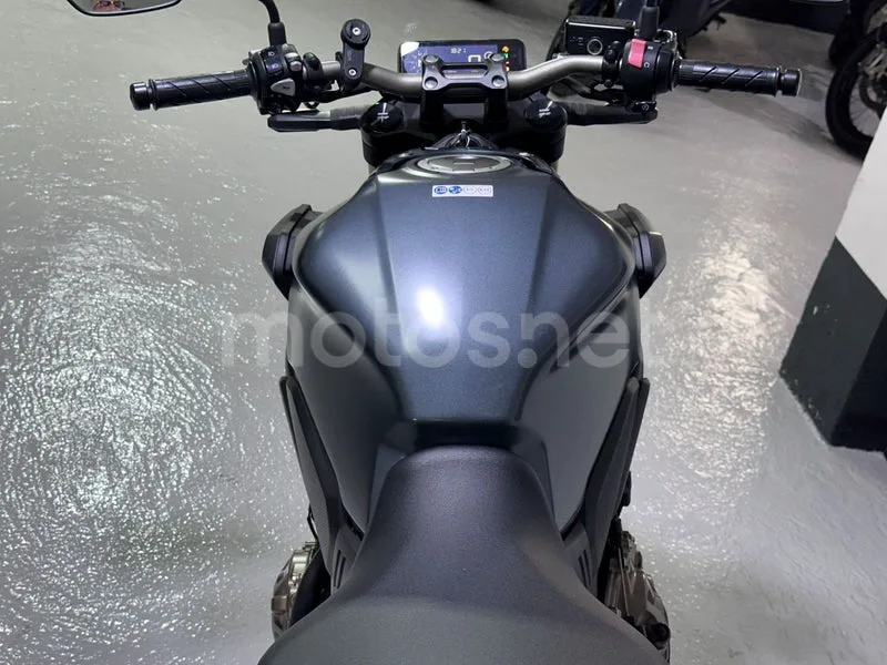 Honda CB650R - Vista 10