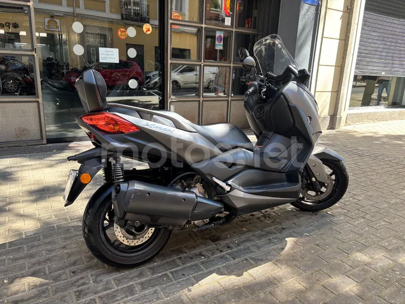 Yamaha XMAX 300 - Vista 4