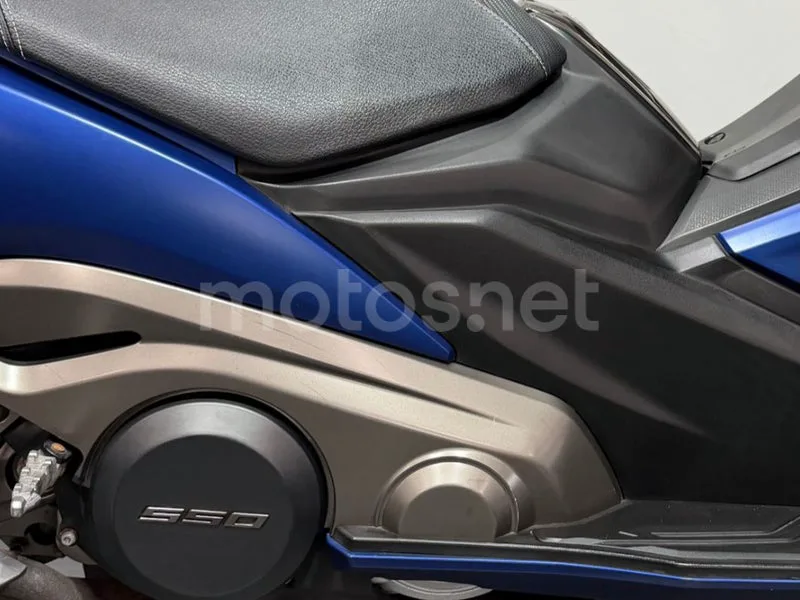Kymco AK 550 - Vista 13