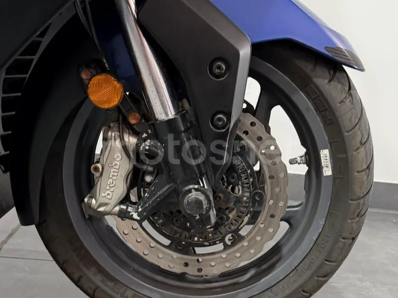 Kymco AK 550 - Vista 14
