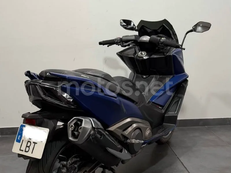 Kymco AK 550 - Vista 10